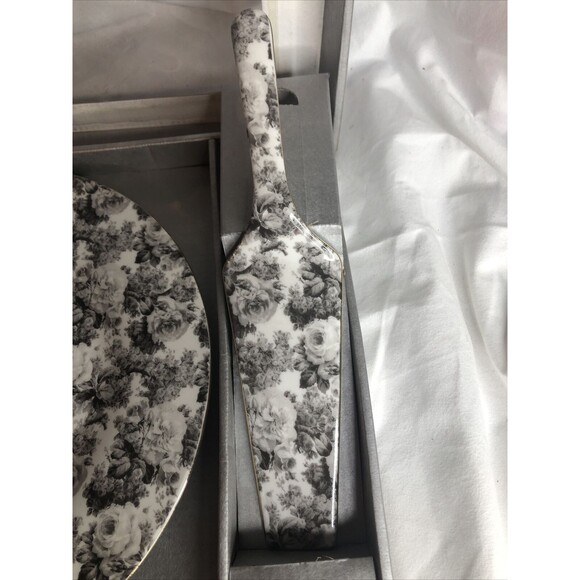 Formalities by Baum Bros Cake Plate & Server, White & Black Rose Print Gold Rim - Picture 3 of 9